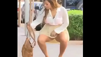 Gostosa so de calcinha
