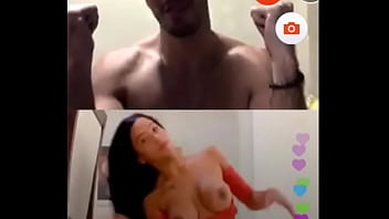 Mulher se masturbando ao vivo