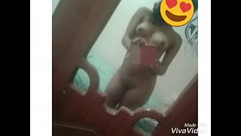 Novinha peituda nua