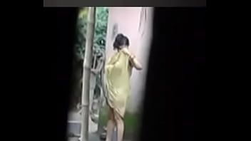 Espiando enteada no banho